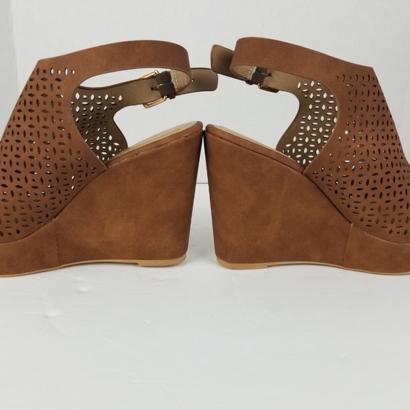 Torrid Women 10 Wedge Bootie Shoe Wide Width Strap - Picture 4 of 8